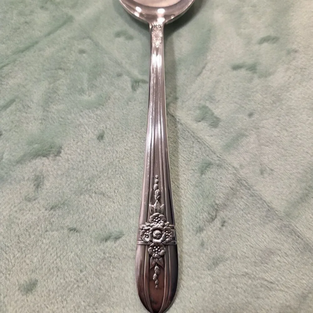 Wm Rogers lot soup